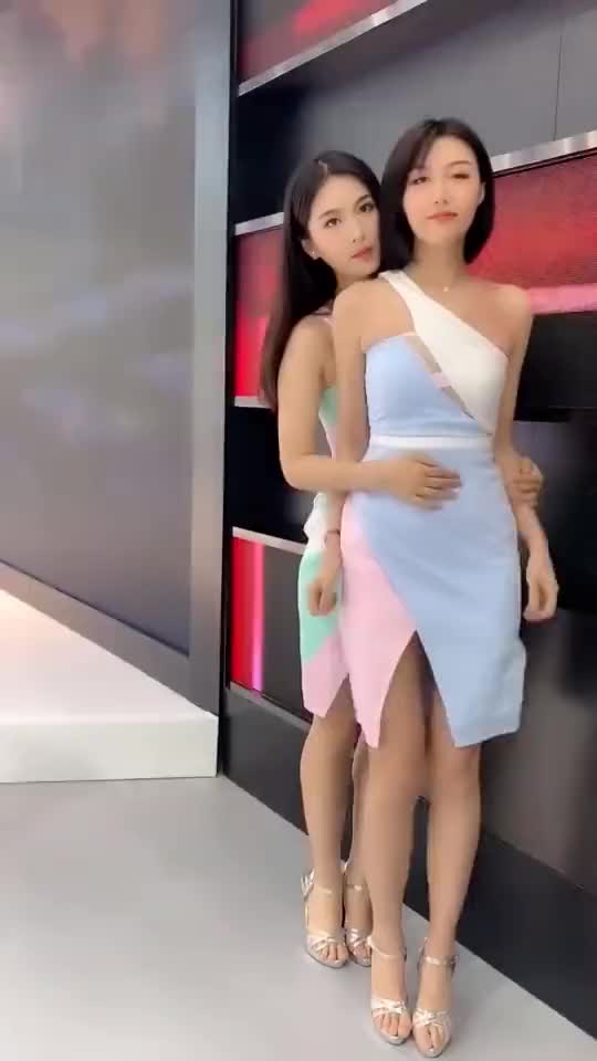 车展现场来个姐妹摇你们喜欢哪个