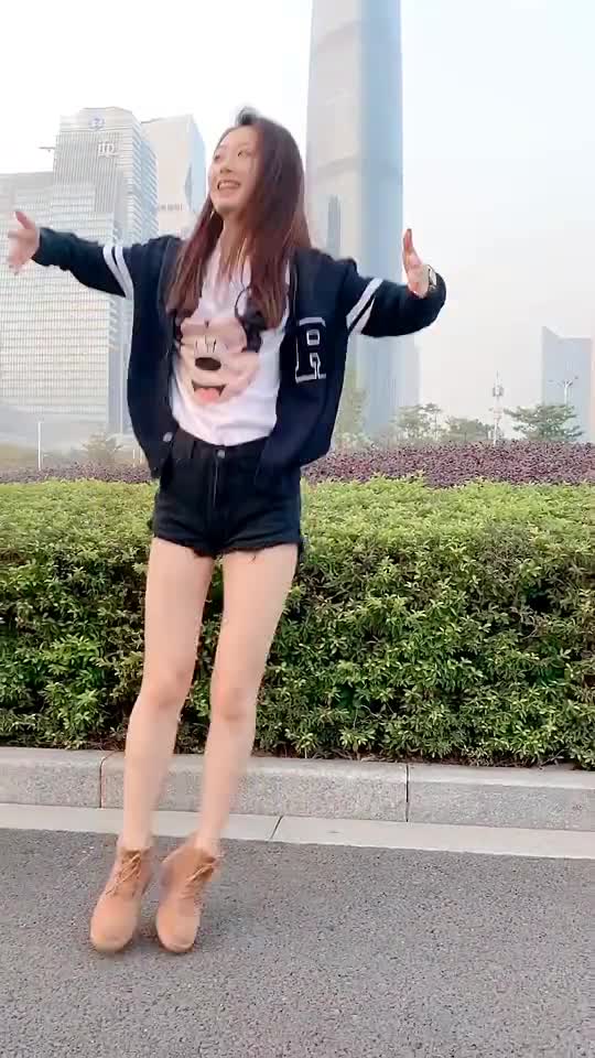 又在广场跳舞了车展舞蹈