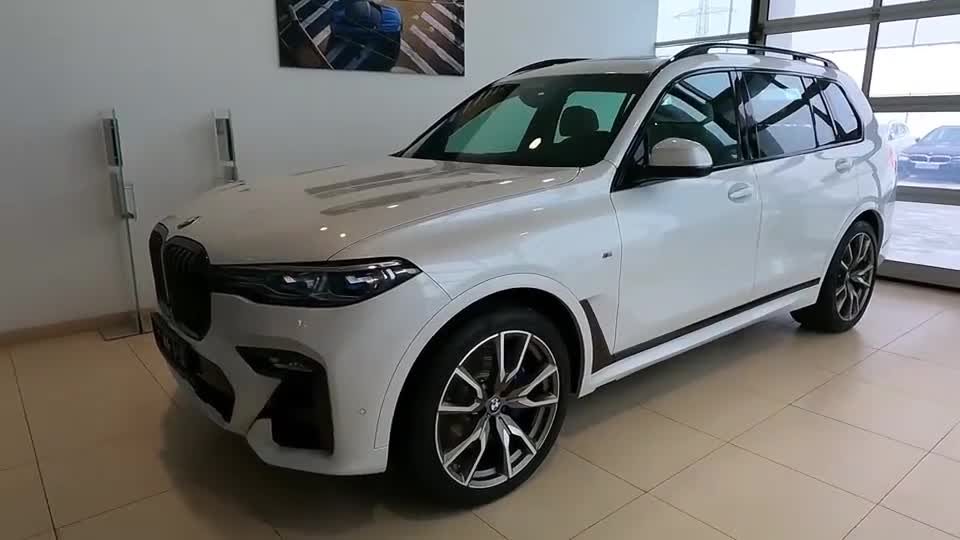 2021款宝马X7来了，颜值真不赖，放倒后排座椅，我放弃了GLS