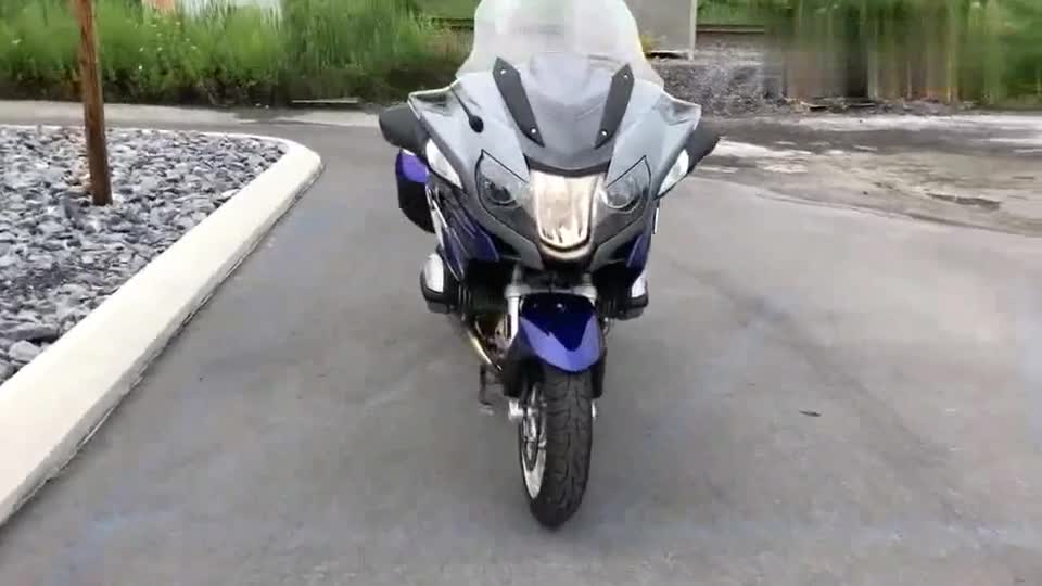 长途巡航神器，实拍宝马R1200RT，相当霸气！