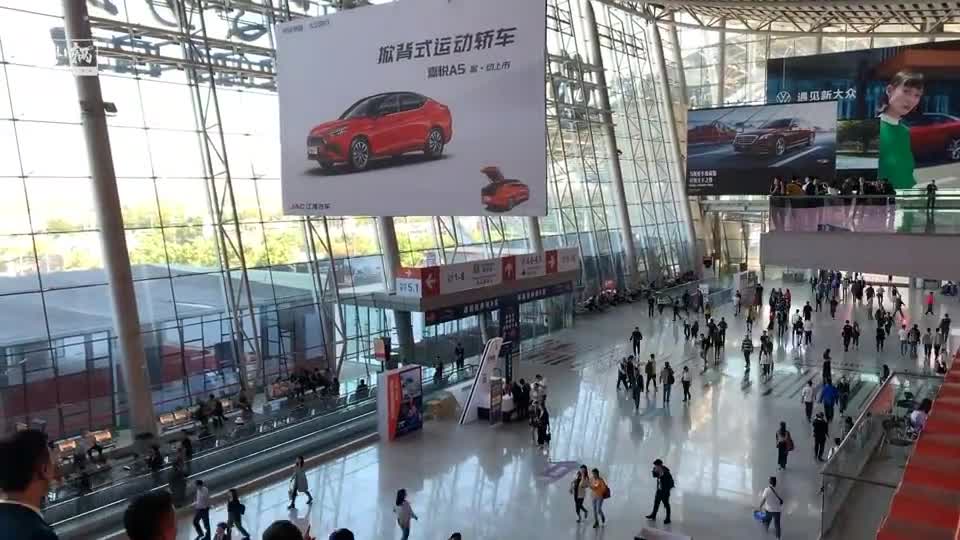 在车展选超豪华车总拿不定主意？这次我保证让你买车入流又够格！