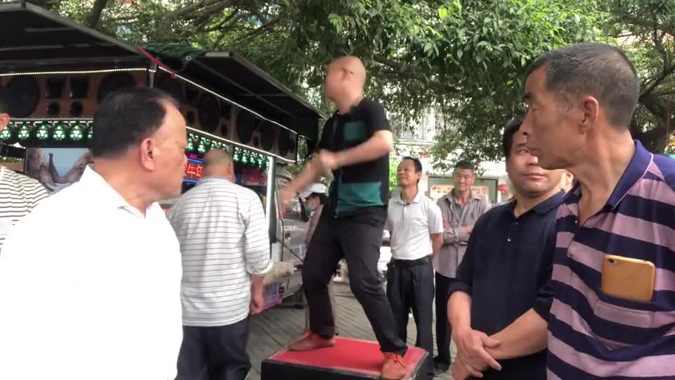 桂平光哥今天上午刚刚事情!太多人围观了,重出江湖不