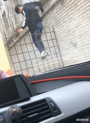 网恋了三年的女友奔现了可是她好像不开心