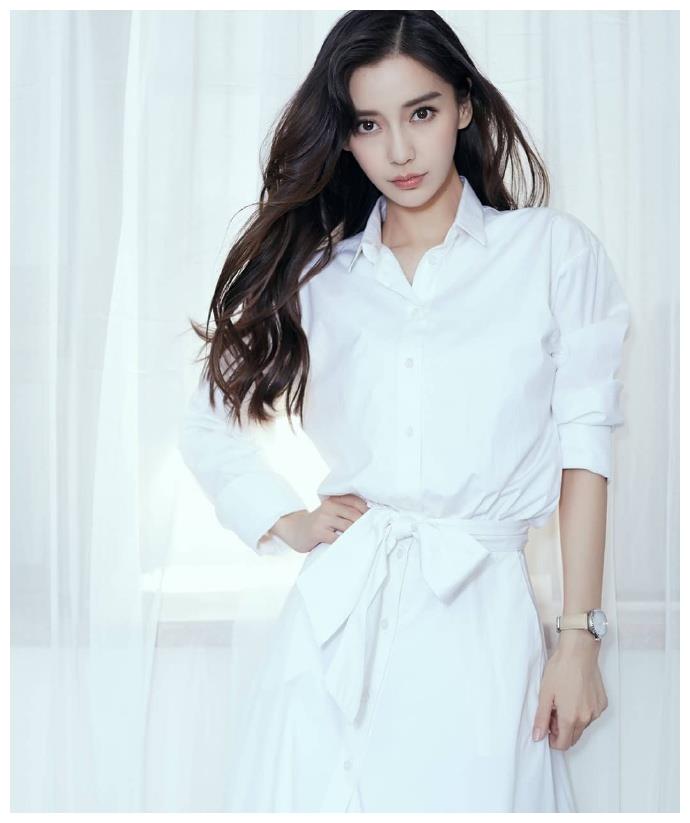 angelababy白色衬衫气质优雅仙气十足