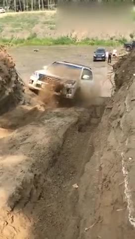 雷克萨斯LX570越野冲坡真敢玩，上