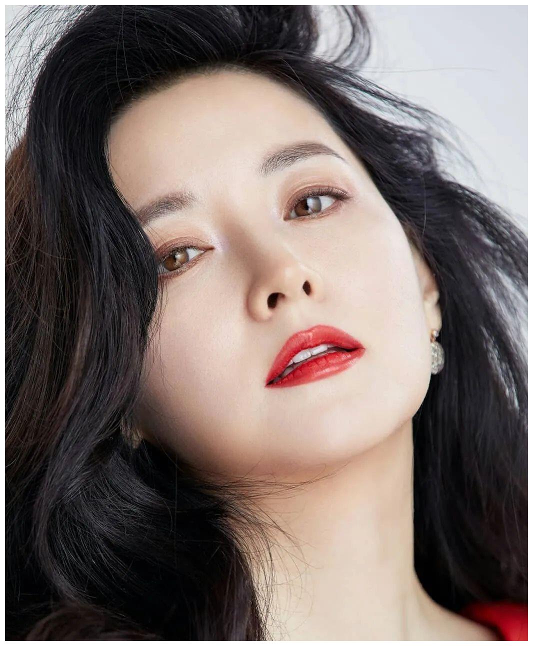 从亚洲最红女星到乡下农妇49岁的李英爱刷新了我对豪门的认知