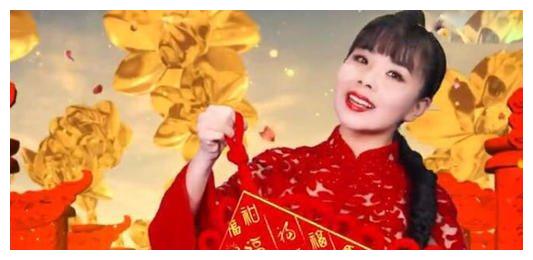 国家一级演员因买不起房,放弃名利回农村,如今下地放牛成日常