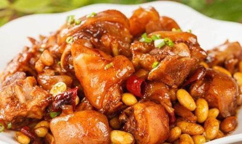 猪脚焖黄豆,泡椒炒鸡,可乐鸡蛋,天冷降温这样补充能量
