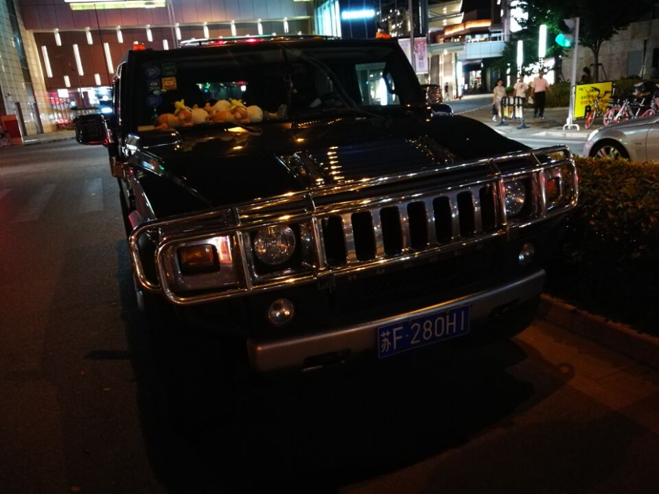 南通港闸区街头实拍悍马H2，如今比法拉利都少见！