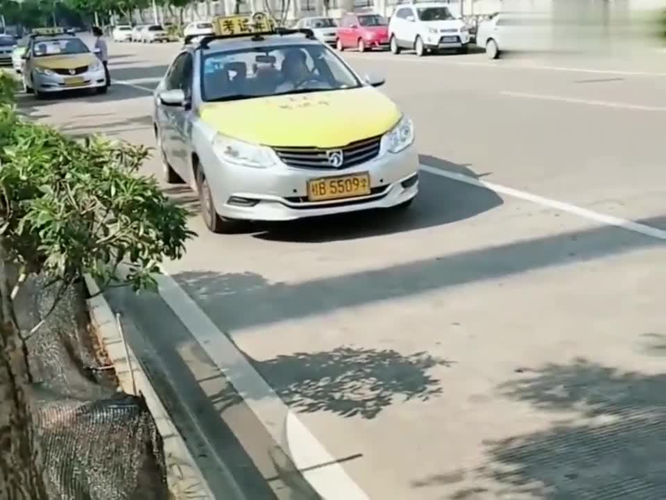 实拍：科目三考试靠边停车，停的都还不错，为啥就挂科了呢？