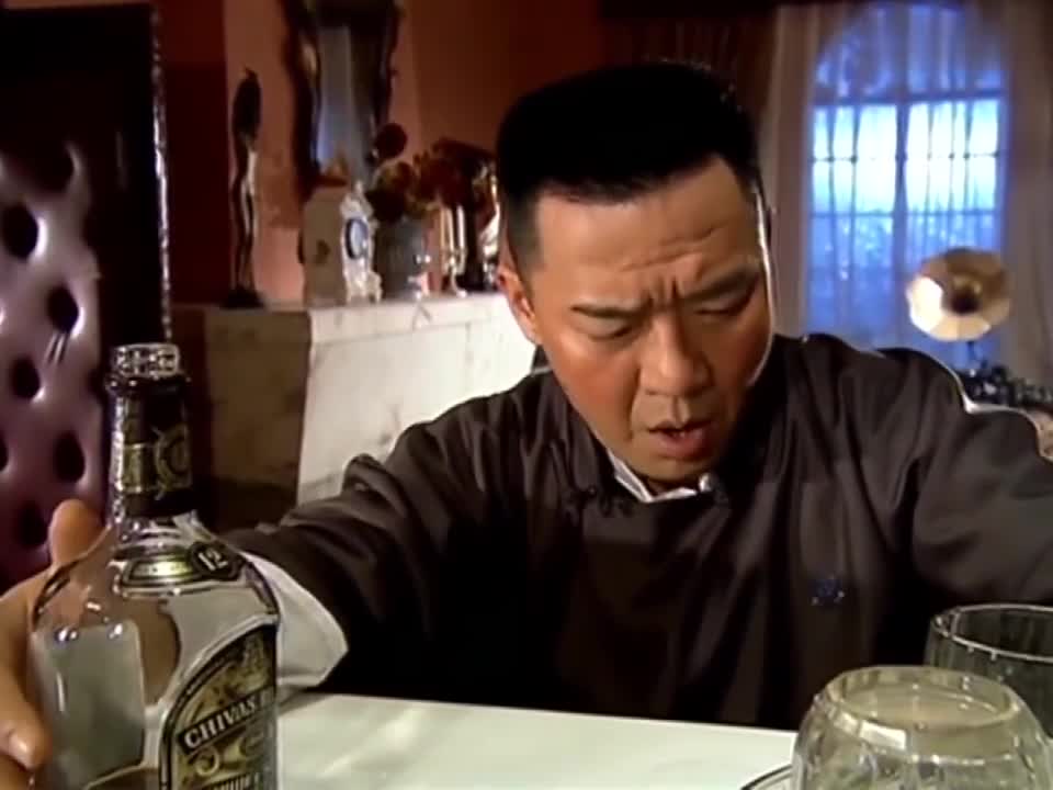 半生缘:可怜的曼璐抓到祝鸿才的把柄,祝鸿才就要对曼璐下死手!