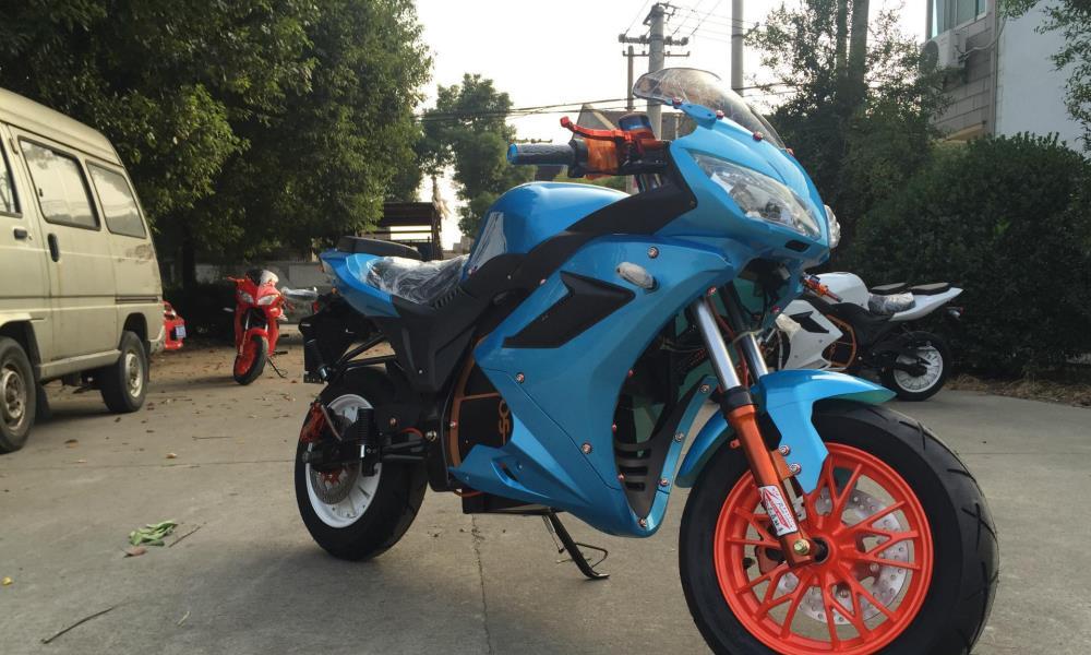 电动车和摩托车哪种更合算？老司机：看这两个地方