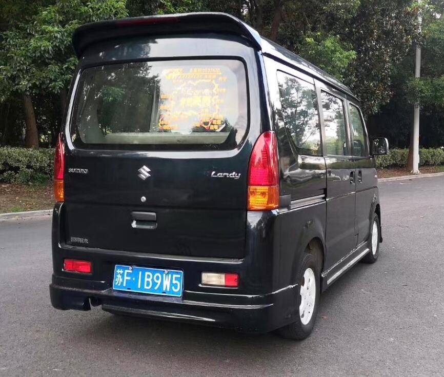 南通通州区街头实拍爆改铃木朗迪面包车，车主品位不一般！