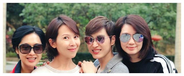 2003年,许晋亨和李嘉欣宣布结婚,正牌女友陈法蓉说:三个人太挤