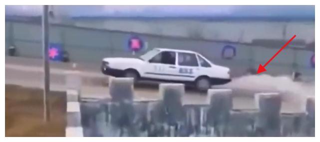 广东小伙科目二考试，仅用55秒就完成，考官：这是喝大了？