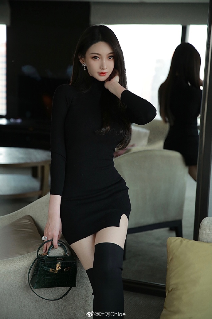 美女网红模特叶珂迷人黑衣服写真美照好看