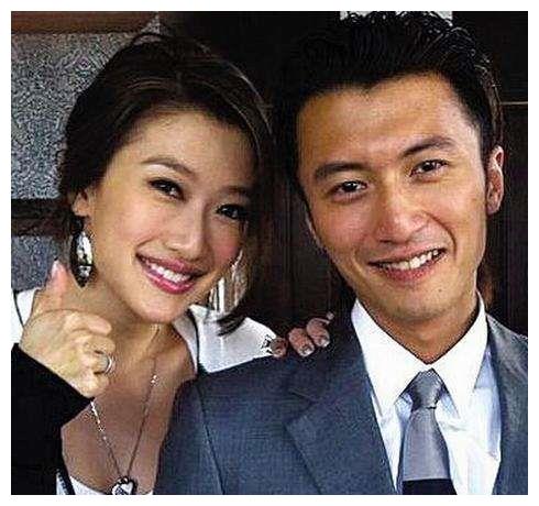 2月25日,谢霆锋的妹妹谢婷婷在社交网站晒出一张生日蛋糕的照片,庆祝