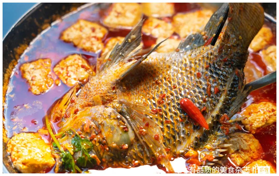 罗非鱼开启了昆明人吃鱼火锅的旅程,作为一家合格的臭豆腐鱼,怎么能没