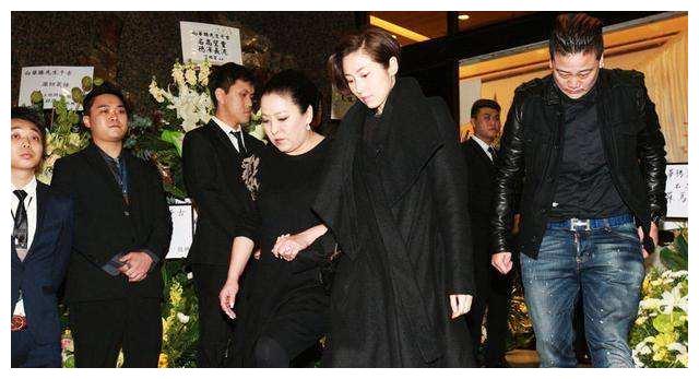 同父同母不同命,哥哥是叱咤香港的大佬,弟弟却身患癌症不幸去世休闲区蓝鸢梦想 - Www.slyday.coM 同父同母不同命,哥哥是叱咤香港的大佬,弟弟却身患癌症不幸去世休闲区蓝鸢梦想 - Www.slyday.coM