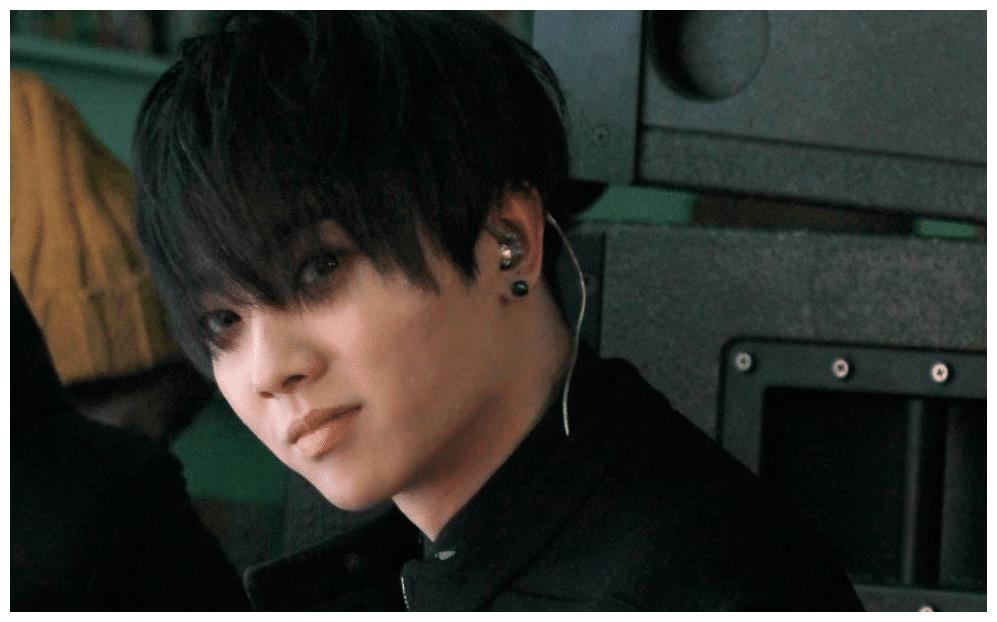 华晨宇2020歌手第一_《智族GQ》2020年度歌手——华晨宇