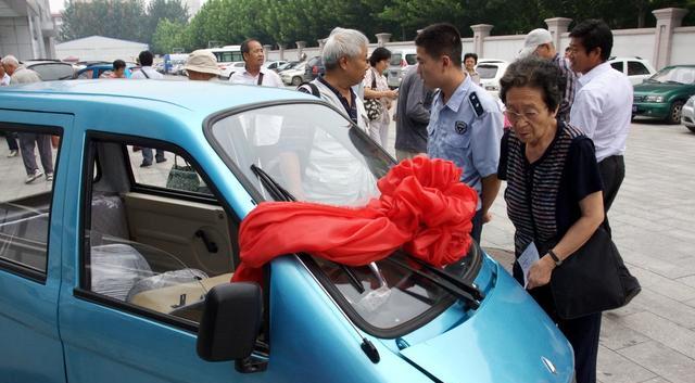 多少岁不可以开电动车 8fe4-iypetiv6835284.jpg