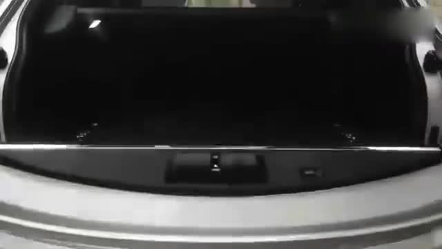 劳斯莱斯库里南凭啥能卖650万？打开后备箱自动伸缩座椅就知道了