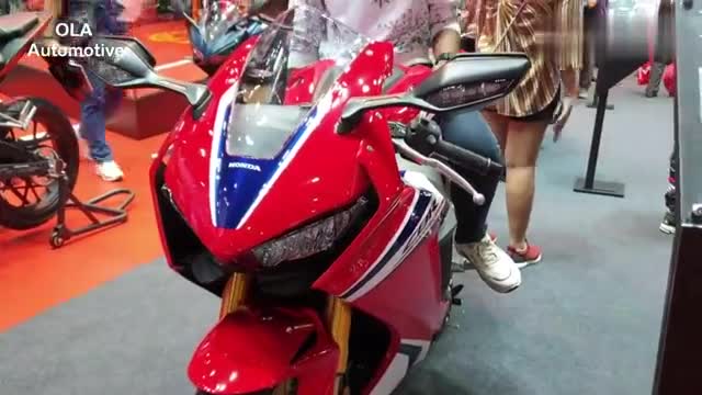 实拍本田两轮旗舰跑车，国内有售，真心帅！