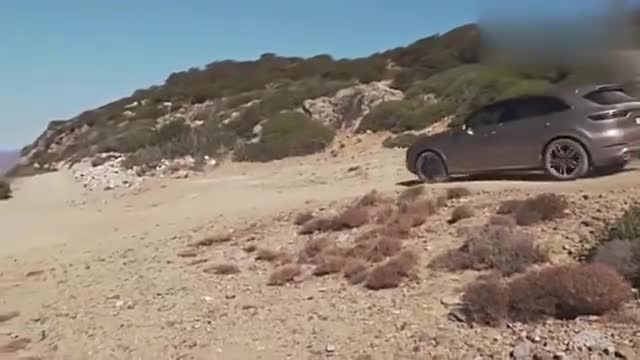 保时捷卡宴Turbo越野实拍，谁说只能在城市跑的！
