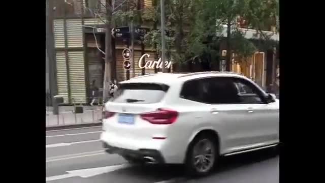 劳斯莱斯幻影上路了