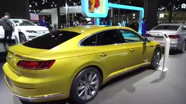 2019款大众CC车展实拍，打开无框车门看到内饰，太酷了！