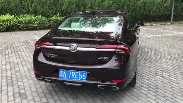 实拍：2019款别克君越Avenir尾部变化，横向镀铬条连接大灯