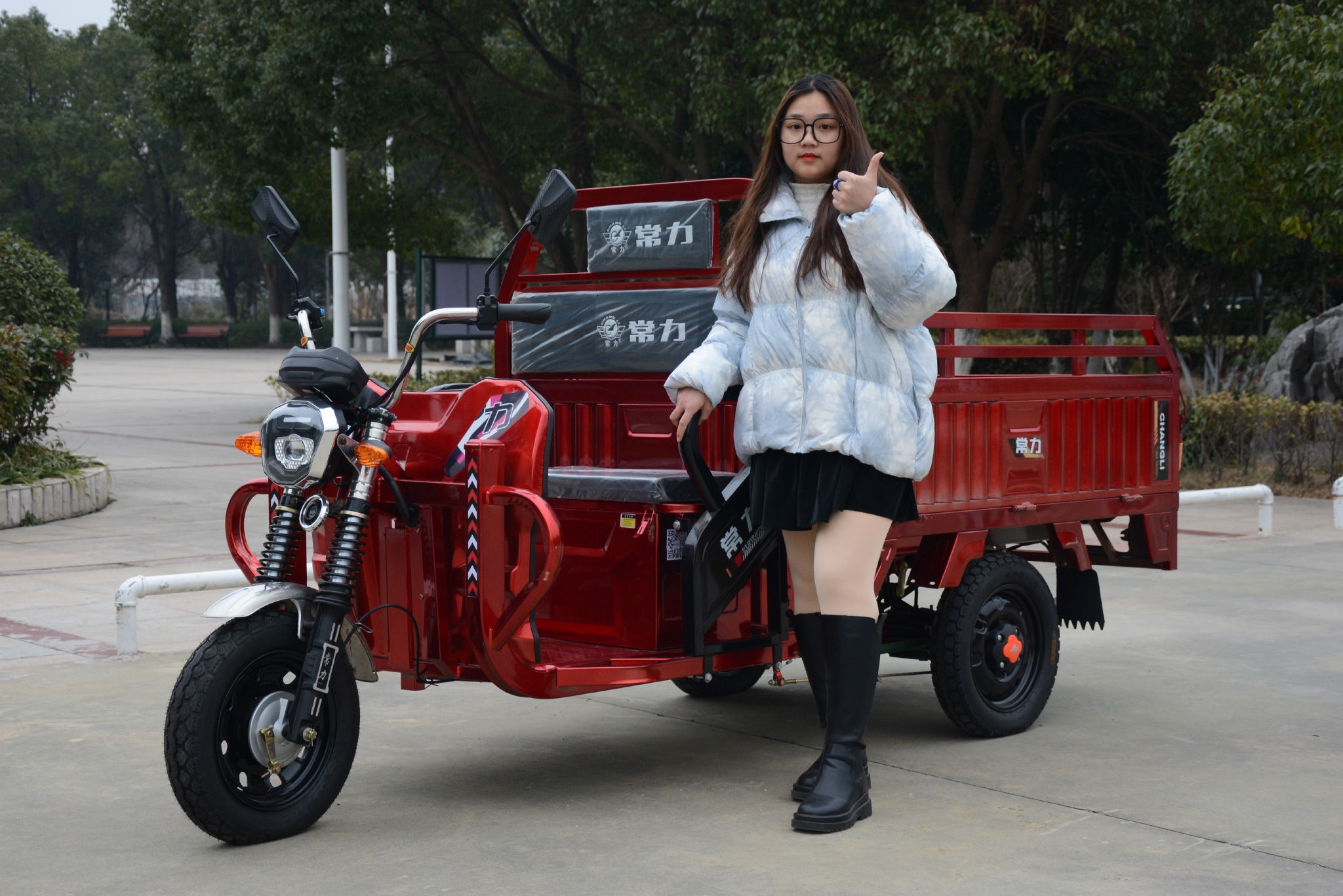 最大续航200公里,1500瓦电机,自带防溜坡功能的电动三轮车来了休闲区蓝鸢梦想 - Www.slyday.coM 最大续航200公里,1500瓦电机,自带防溜坡功能的电动三轮车来了休闲区蓝鸢梦想 - Www.slyday.coM