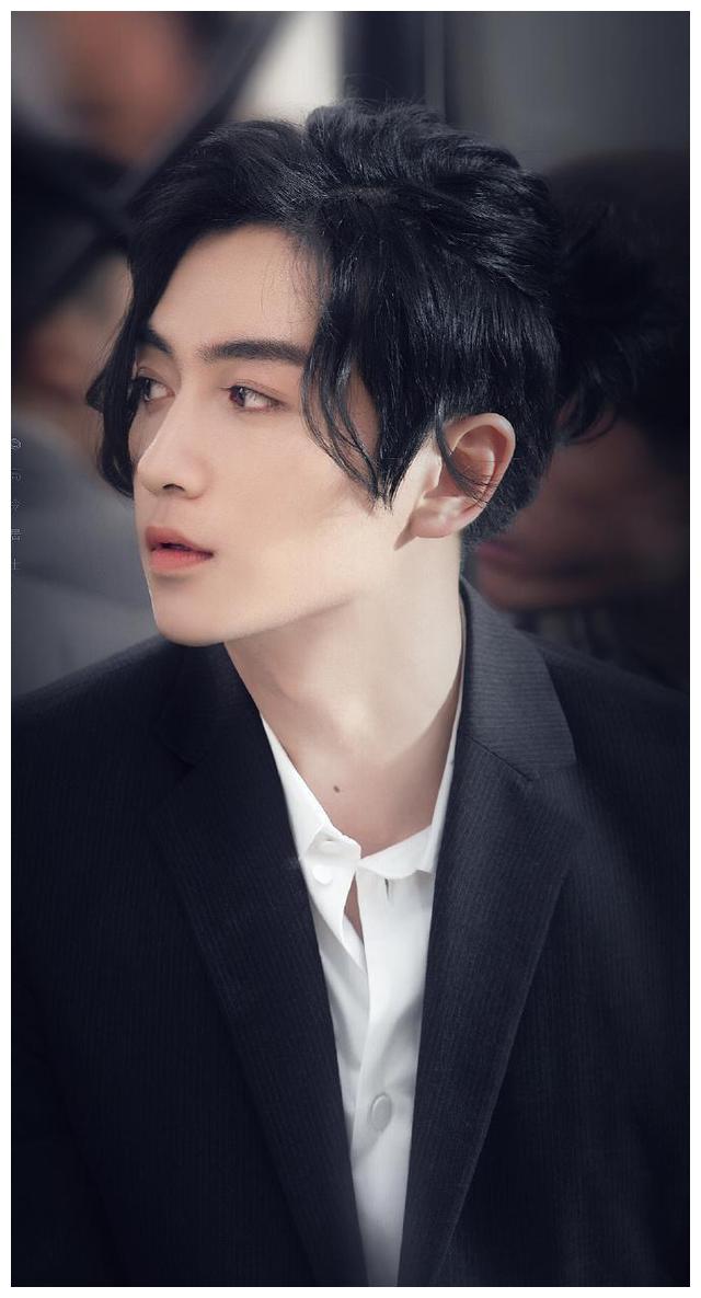 陈晓《冰与火》开机,不忘给老婆生日送祝福