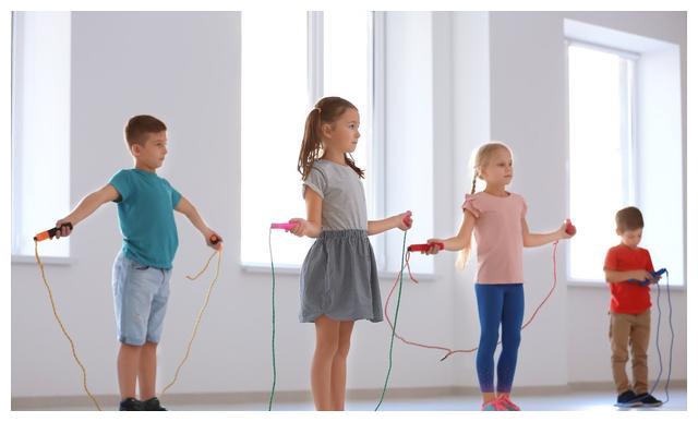 怎么教小孩跳跳绳视频 7a59-itzixrt5487465.jpg