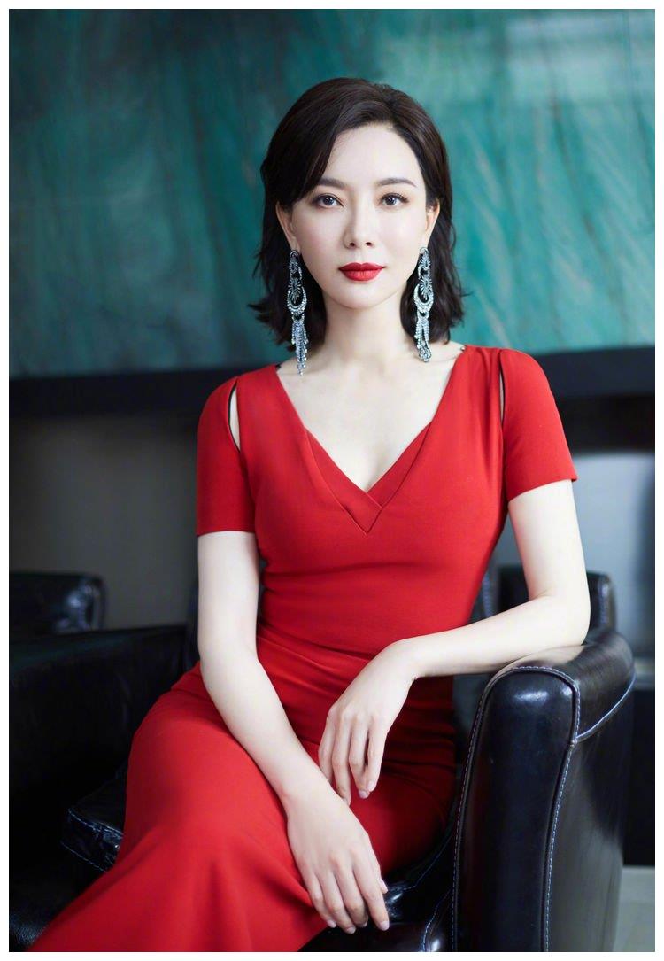 旗袍女王陈数美得出众42岁风采不减当年一袭红裙美艳动人
