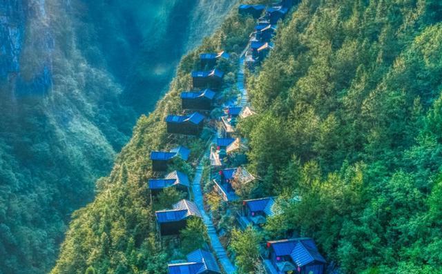 国内"建在悬崖上"的酒店,四面都是玻璃墙,你敢住么?