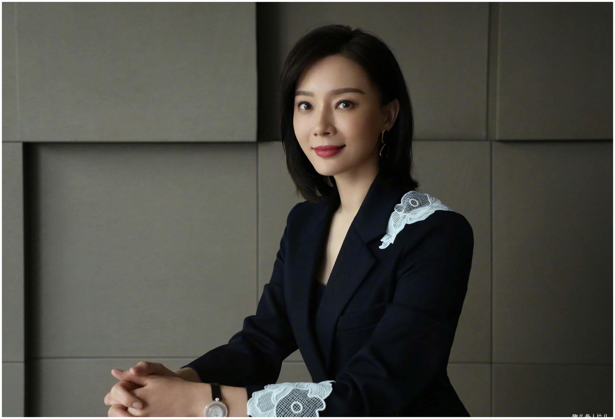 陈数老公与年轻女子举止亲密,遭出轨质疑后,男方首次回应休闲区蓝鸢梦想 - Www.slyday.coM 陈数老公与年轻女子举止亲密,遭出轨质疑后,男方首次回应休闲区蓝鸢梦想 - Www.slyday.coM