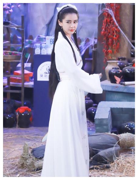 谁说翻版一定崩?看了杨颖cos小龙女的造型后,直男不淡定了!