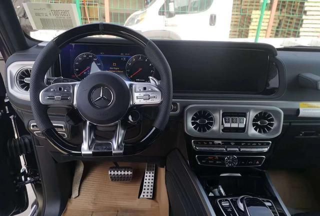 2020款美版G63AMG内饰黑绿拼接定制实拍 路虎揽胜颜值比不上它