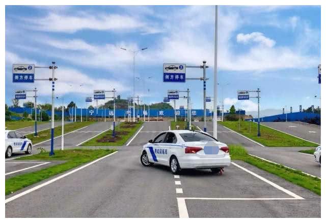 广东小伙科目二考试，仅用55秒就完成，考官：这是喝大了？