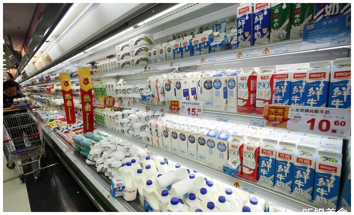 买牛奶,最好别买这种包装的,超市员工:这种牛奶我们从