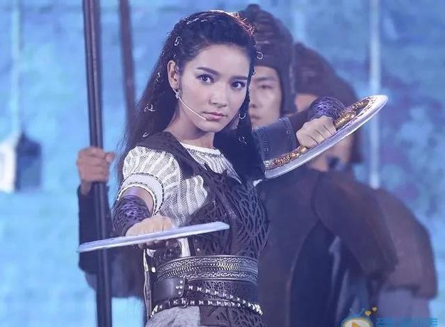 暴风眼主演代斯一个新疆美丽姑娘
