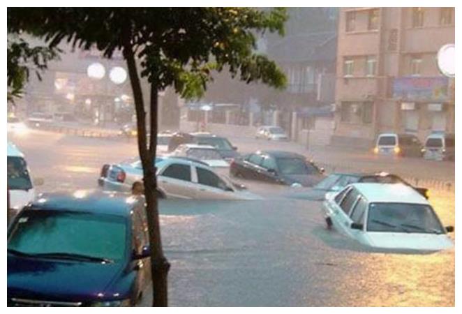 浙江一场大暴雨，揭开新能源“遮羞布”，刚买不到一年就报废了