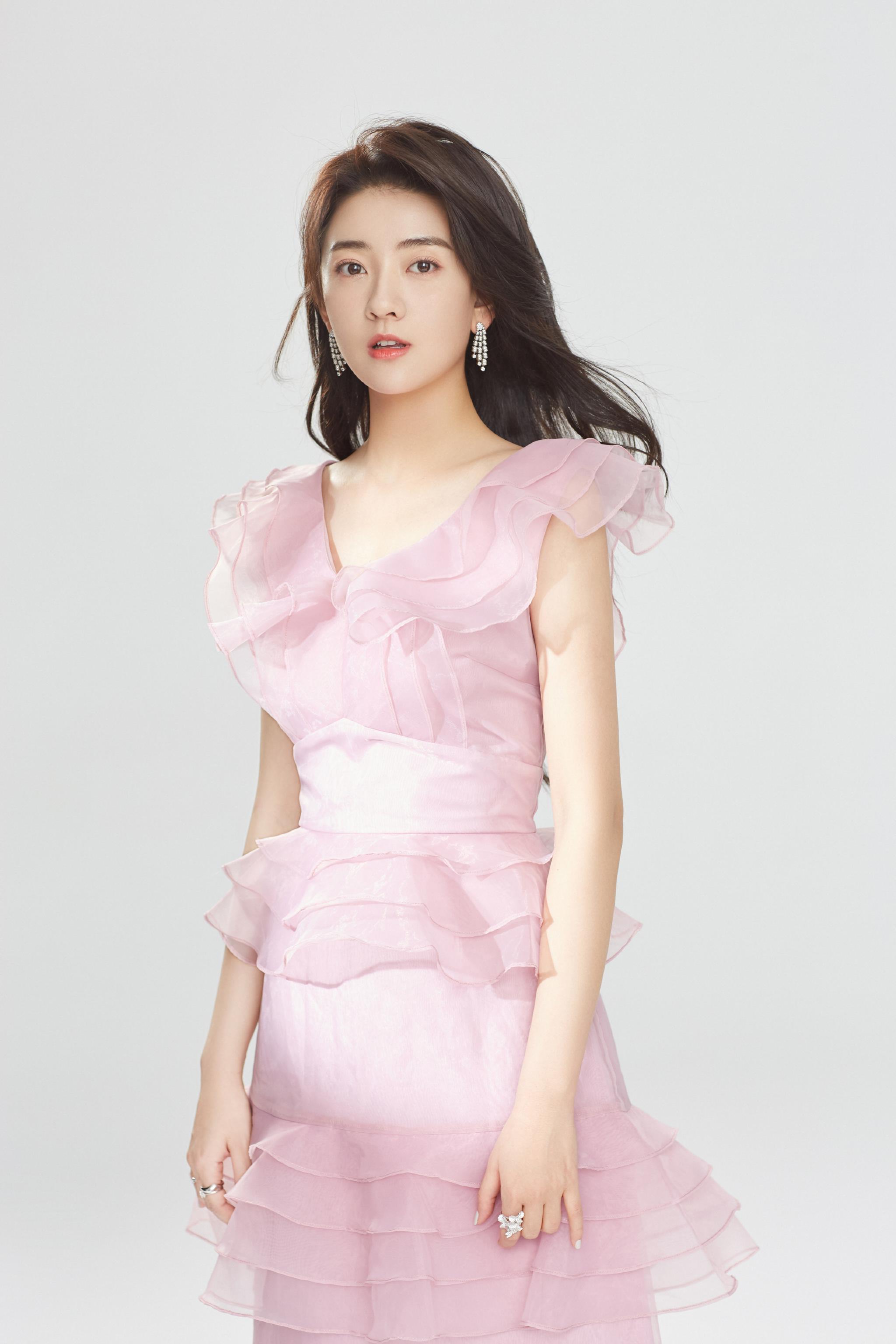 中国内地美女演员梁洁