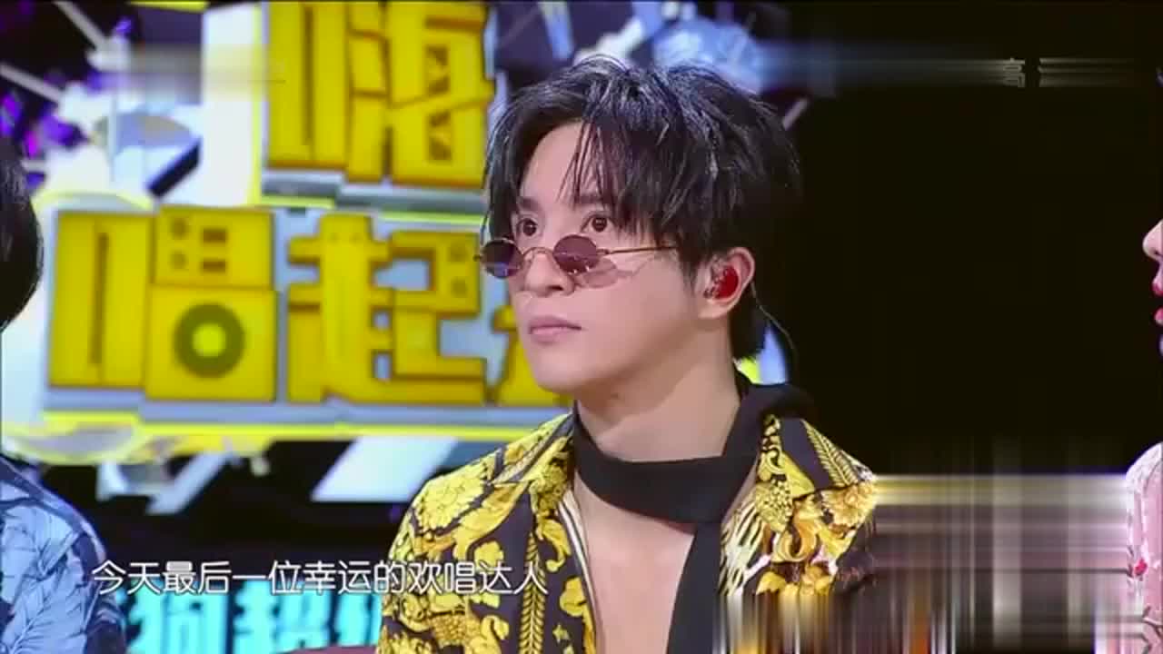 小伙儿唱《刚刚好》感动薛之谦《嗨唱起来》