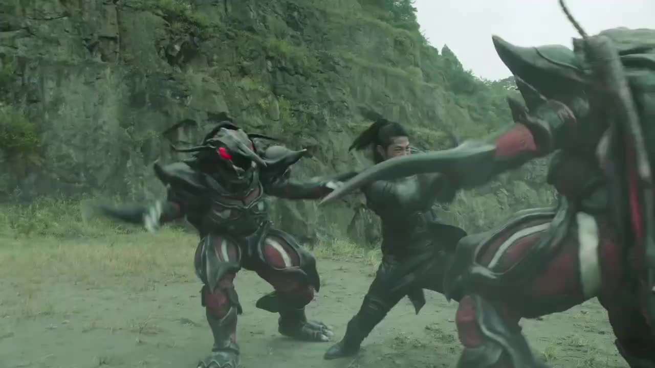 愤怒的伽古拉渴望邪恶力量,化身成魔人形态,场面吓人