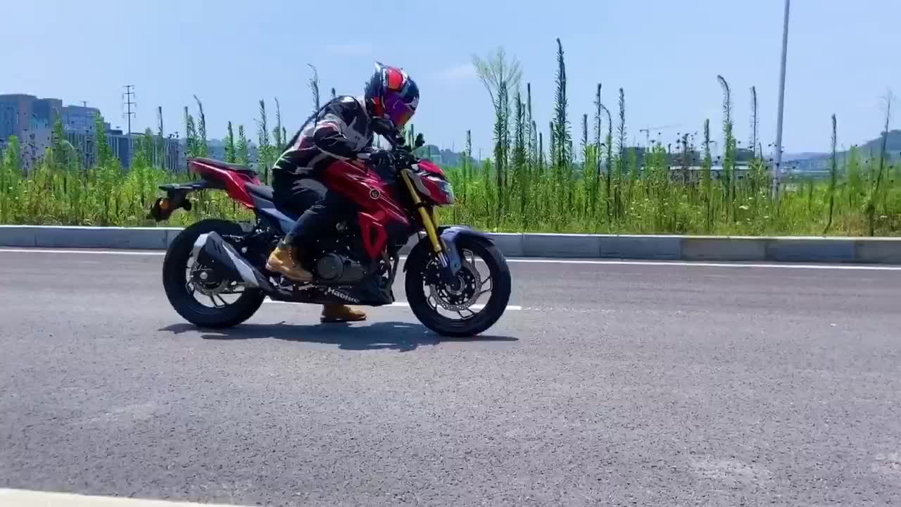 豪爵DR300改装,豪爵DR300改复古圆灯 豪爵dr300恶魔三的轮胎烧的好心疼啊