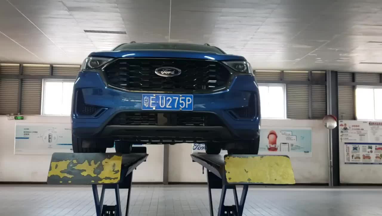 2021款锐界plusstline版的底盘如何我们升起来看一下