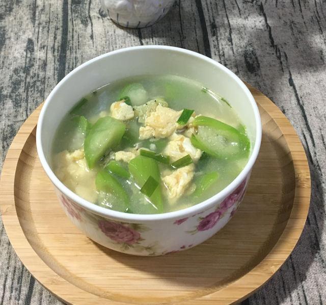 丝瓜虾皮蛋花汤,清甜鲜美,汤汁鲜香