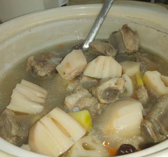 排骨莲藕汤,营养滋补,美味可口